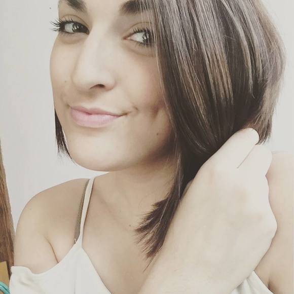 Profile Picture of Livv Trubey (@livvtrubey) on Poshmark