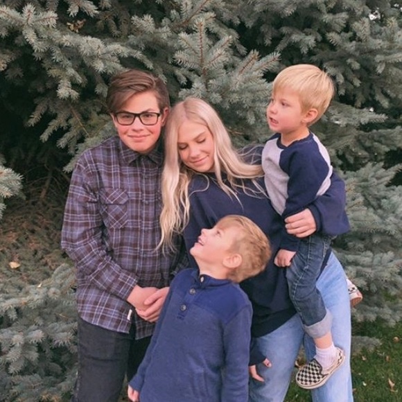 Jade Shoemaker - Poshmark Profile Picture of Jade Shoemaker (@jtshoe1210) on Poshmark