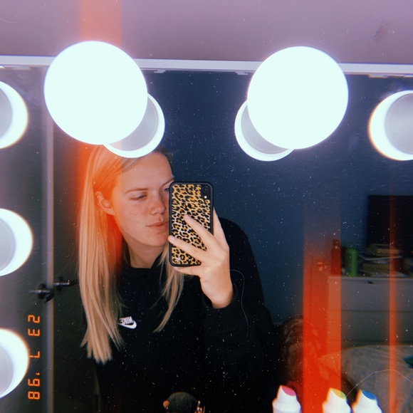 Profile Picture of Sienna Mellington (@sienna_mell) on Poshmark