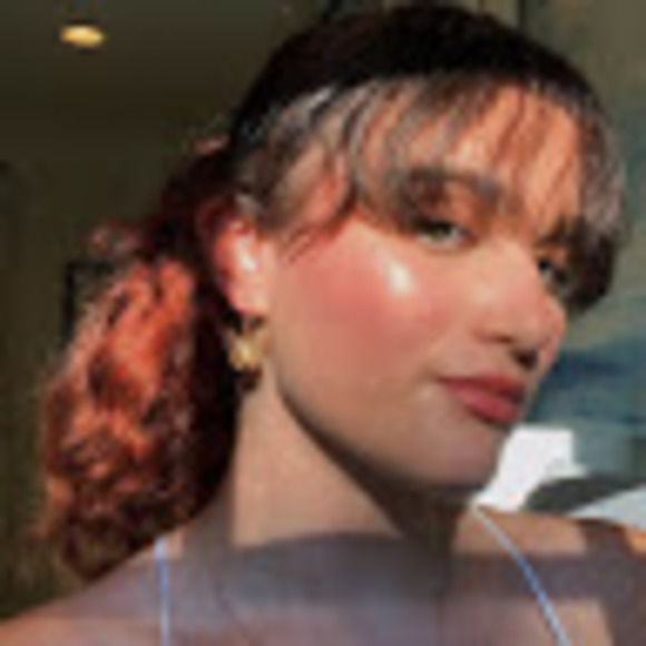 Profile Picture of Arin Littman (@arinlitt) on Poshmark