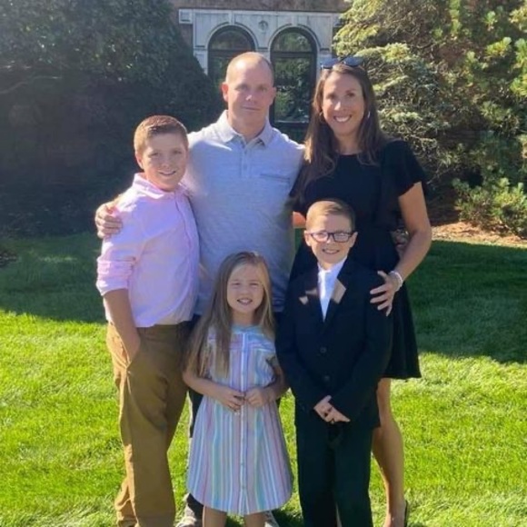 Profile Picture of Danielle Siracusa (@daniellesiracus) on Poshmark