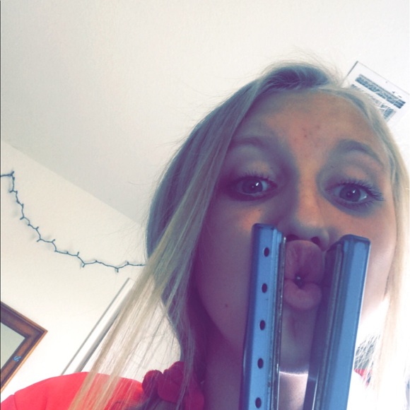 Profile Picture of Shyanne Pomonis (@shy_boo22) on Poshmark