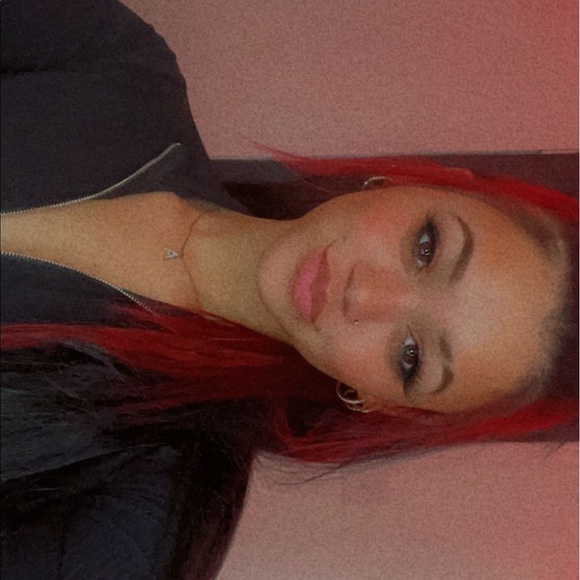 Profile Picture of Autumn Ingram (@autumn2313) on Poshmark