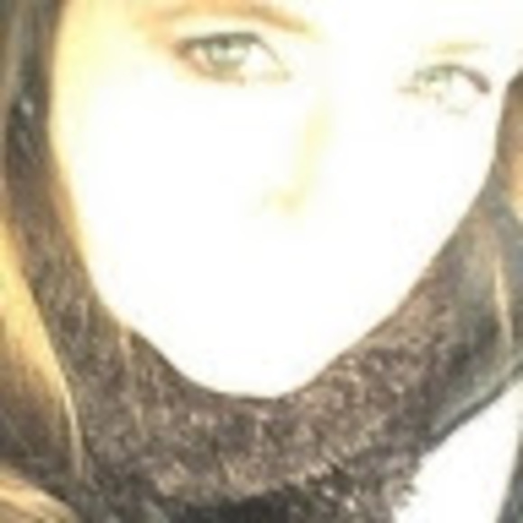 Profile Picture of Lori Jarrett (@angereyes) on Poshmark