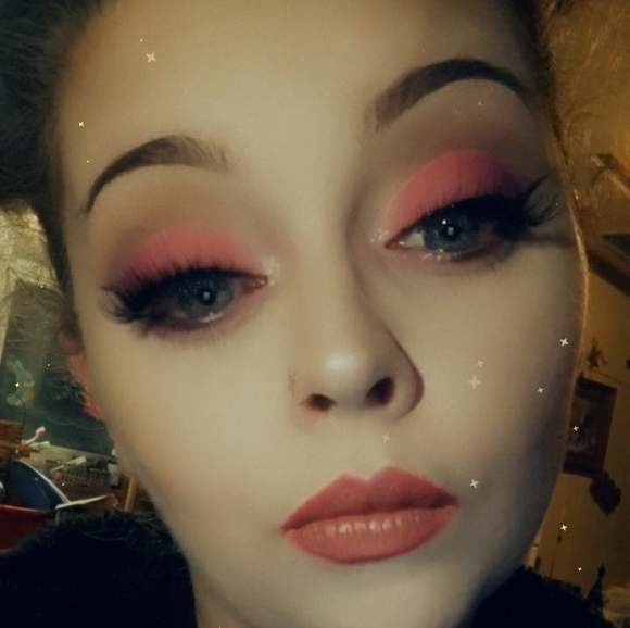 Profile Picture of Amber Simms (@ambersimms782) on Poshmark
