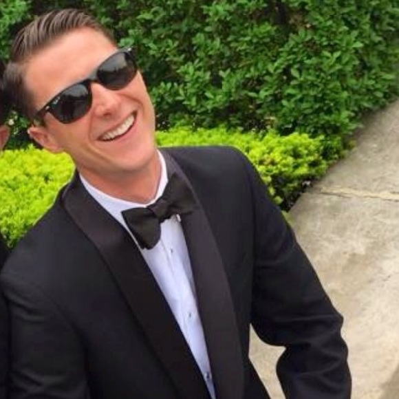 Profile Picture of Eddie Stokes (@eddiestoked) on Poshmark