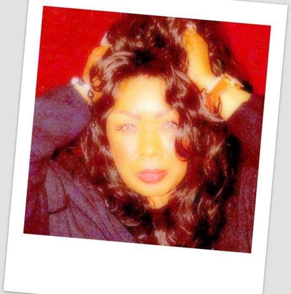 Profile Picture of Stephanie Thompson (@glam2242) on Poshmark