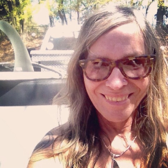 Profile Picture of Robin Fowler (@robin779) on Poshmark