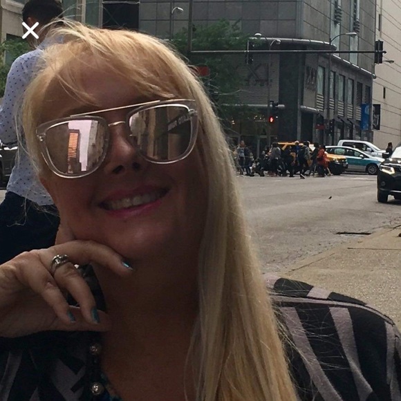 Profile Picture of Anna Chalfant (@annamuse121) on Poshmark
