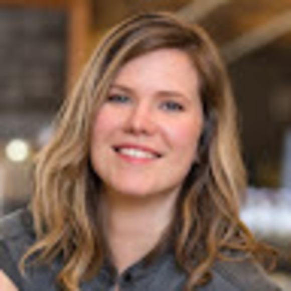 Profile Picture of Andrea Stenson (@andresten) on Poshmark