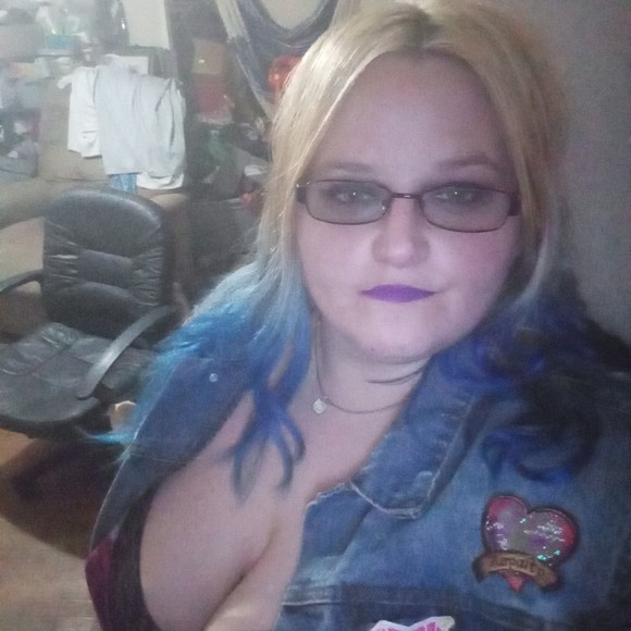 Profile Picture of April Rash (@kandikane256) on Poshmark