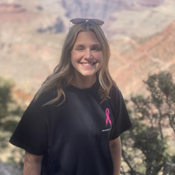 Profile Picture of Christina Meyers (@christina23ann) on Poshmark