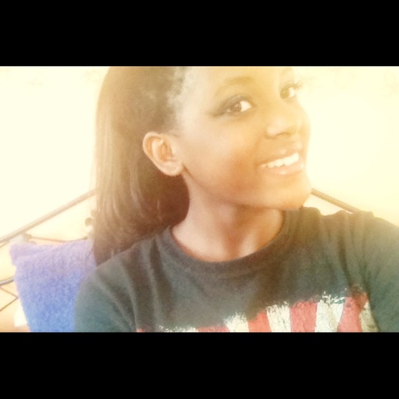 Profile Picture of Adisa Dawes (@adisadoll) on Poshmark