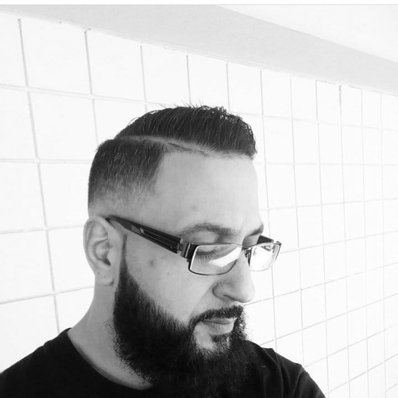 Profile Picture of Victor Monge (@victormonge74) on Poshmark