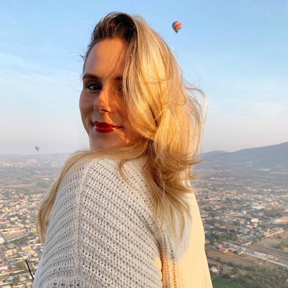 Profile Picture of Carolina Hussing (@chuss95) on Poshmark