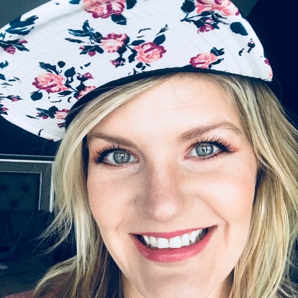 Danielle Hastings - Poshmark Profile Picture of Danielle Hastings (@dhastings14) on Poshmark