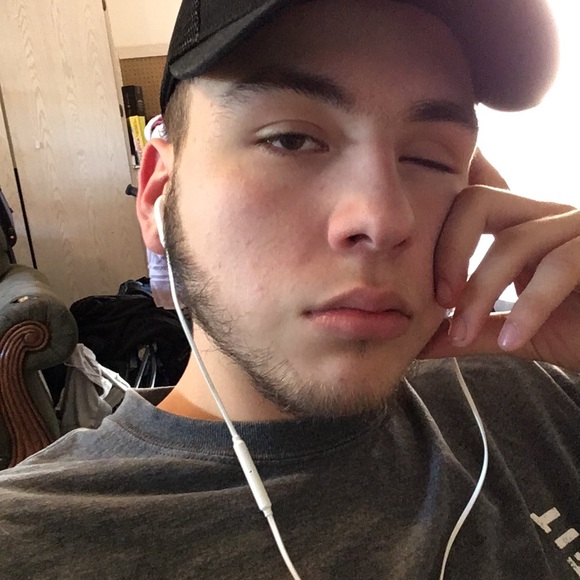 Profile Picture of Roberto Paez (@coachrob702) on Poshmark