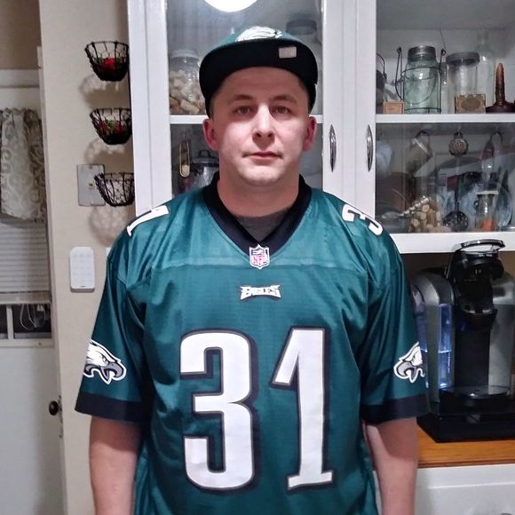 Profile Picture of Andrew Mills (@eagles1978) on Poshmark