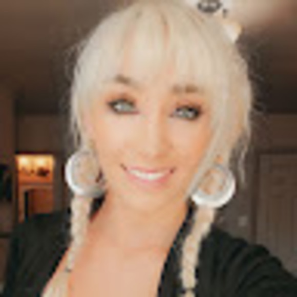 Profile Picture of Pamela Lunderman (@lesbfriends55) on Poshmark