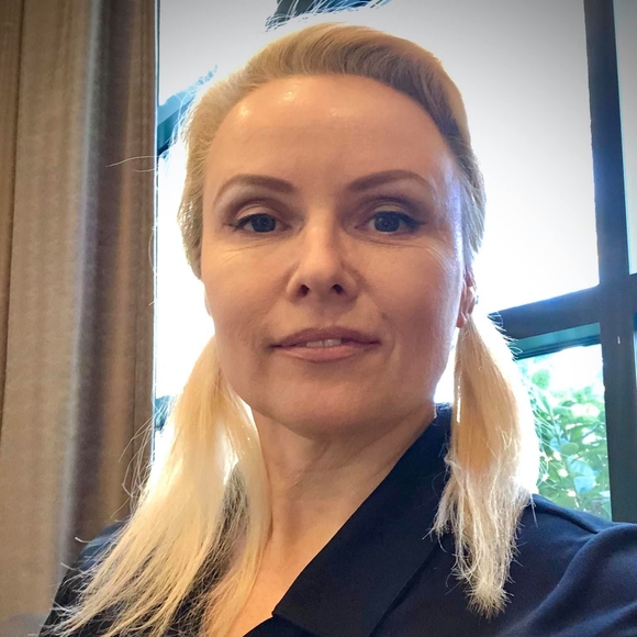 Profile Picture of Alla Bogdanova (@usatreasurebox) on Poshmark