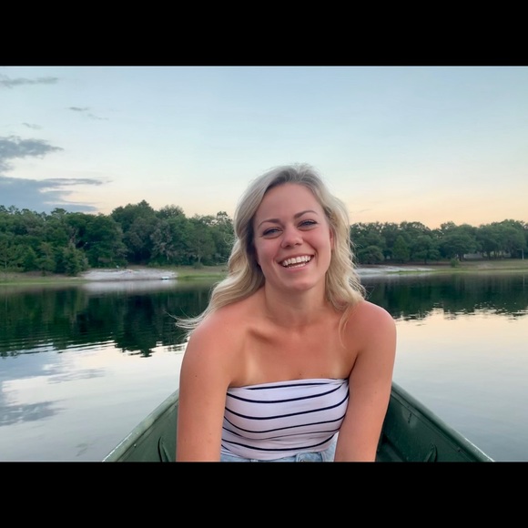 Profile Picture of Kelsey Lupton (@kelseylupton) on Poshmark