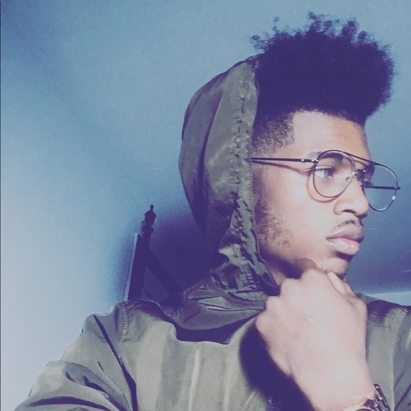 Profile Picture of Terry Gooden (@kinglovesgold) on Poshmark