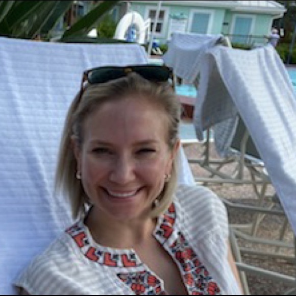 Profile Picture of Amber Warrell (@aw19801) on Poshmark