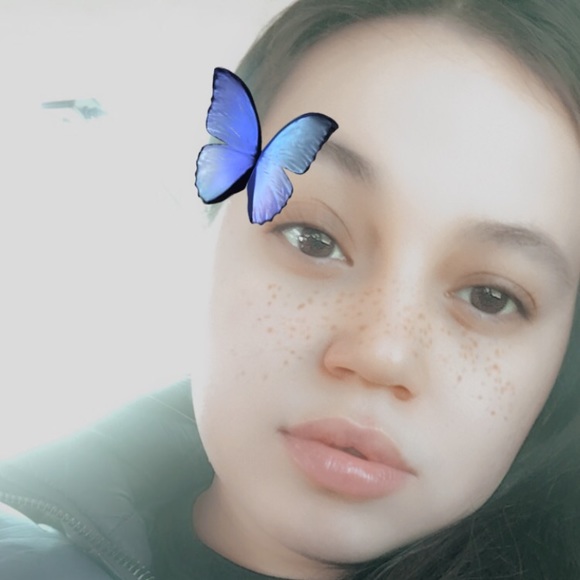 Profile Picture of Krystal Sanchez (@lolanicole15) on Poshmark