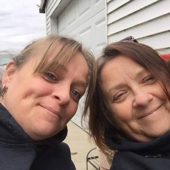 Profile Picture of Kelly Moore (@busymama500) on Poshmark