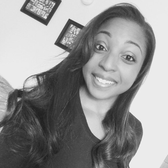 Profile Picture of Akila Scott (@kilachanell) on Poshmark