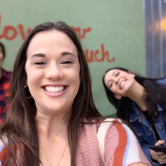 Profile Picture of Hillary Schmalzer (@h_schmalzer) on Poshmark