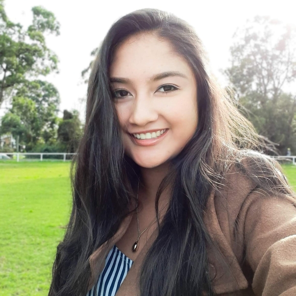 Profile Picture of Laura Piñeros (@laurapineros896) on Poshmark