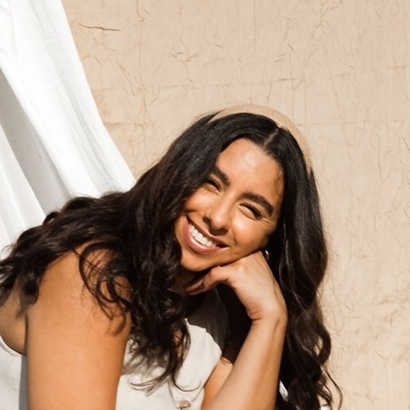 Profile Picture of Jessenia Santiago (@jessenia3) on Poshmark