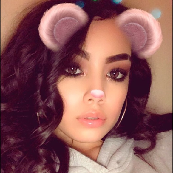 Profile Picture of Isabel Madera (@isabel_madera) on Poshmark