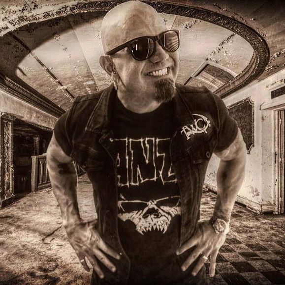 Profile Picture of Mike Goncalves (@mikegoncalves09) on Poshmark