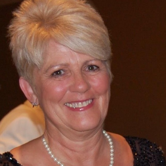 Profile Picture of Carolyn Botchie (@carolynbotchie) on Poshmark