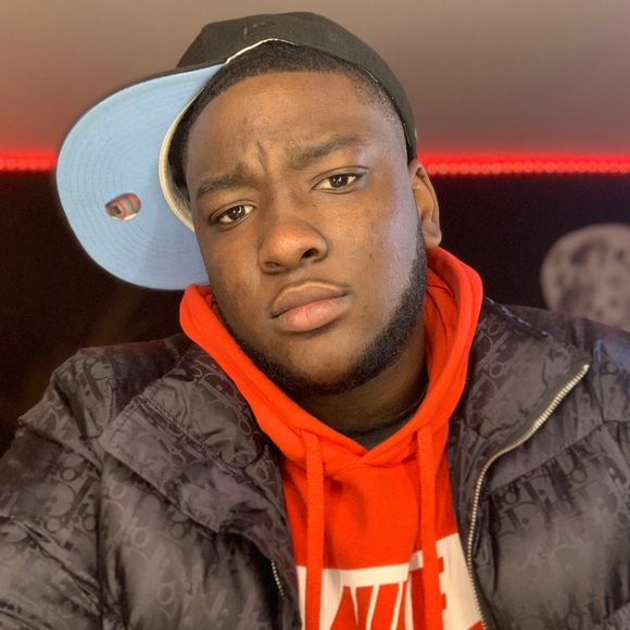 Profile Picture of Claude Brizan (@claudebrizanjr) on Poshmark