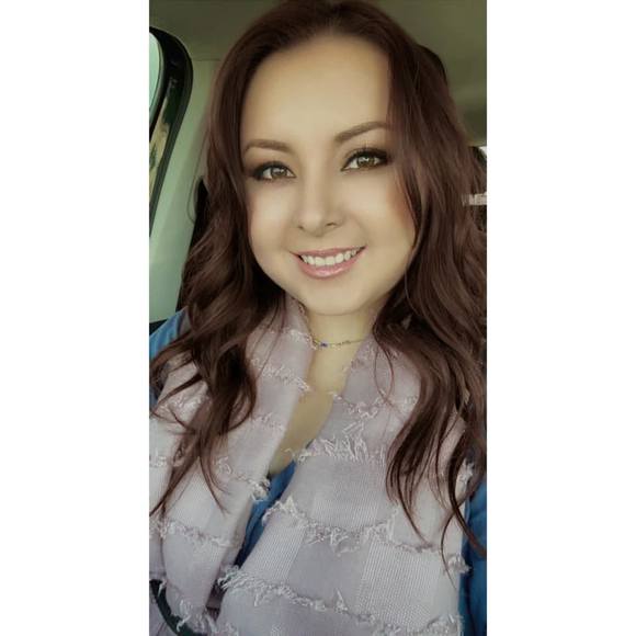 Profile Picture of Sam Chavez (@samchave) on Poshmark