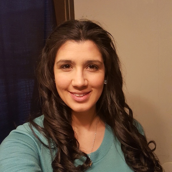 Profile Picture of Monique Camacho (@arieli3) on Poshmark