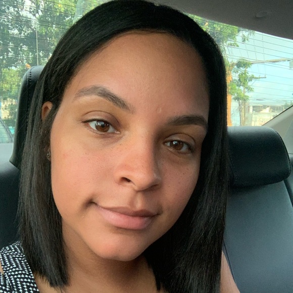 Profile Picture of Karanett Custodio (@karanett18) on Poshmark