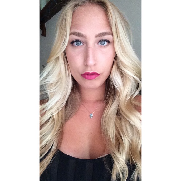 Profile Photo of Nicole Poolos (@nicolepoolos) on Poshmark