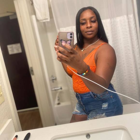 Profile Picture of Bree Haynes (@miss_yonna) on Poshmark