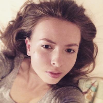 Profile Picture of Charlotte Hennessey (@Char_He) on Twitter