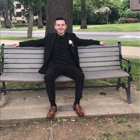 Profile Picture of Benny Perez (@bennysandias) on Poshmark