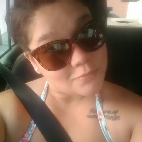 Profile Picture of Jasmine Schaefer (@ladyschaefer) on Poshmark