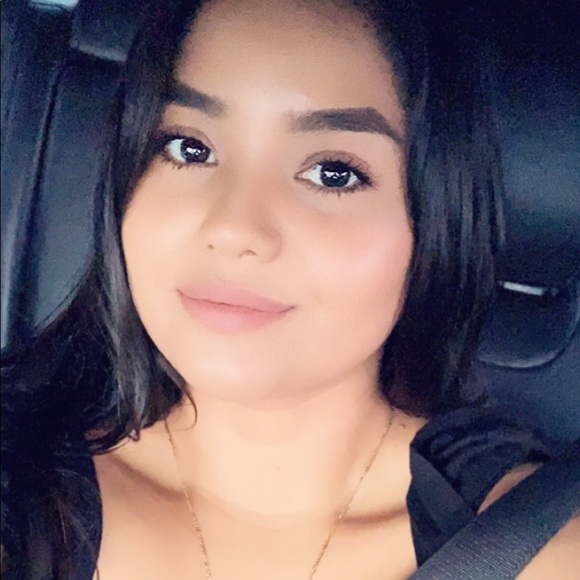 Profile Picture of Ivonne Alvarez (@ivonnealvare391) on Poshmark