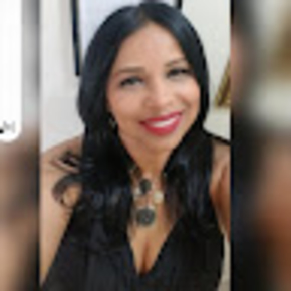 Profile Picture of Luz Osorio (@luzosorio936) on Poshmark