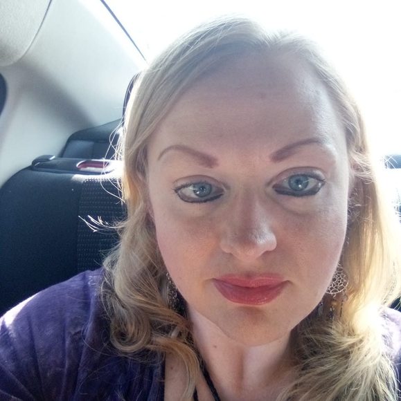 Profile Picture of Amanda Labarge (@rayne872002) on Poshmark