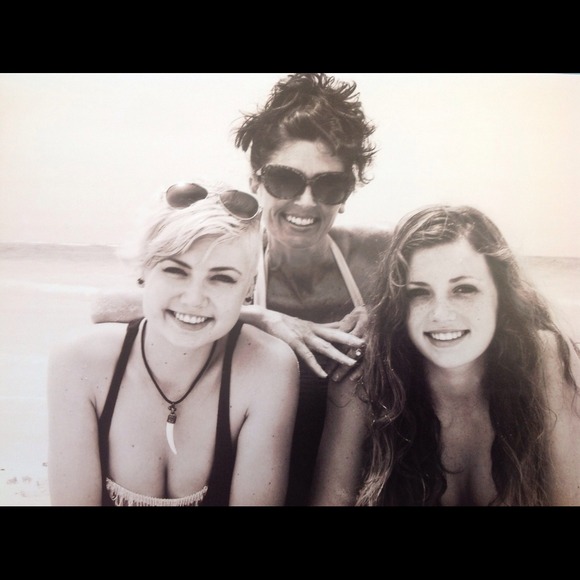 Profile Picture of Caryn Kickert (@caryn68) on Poshmark