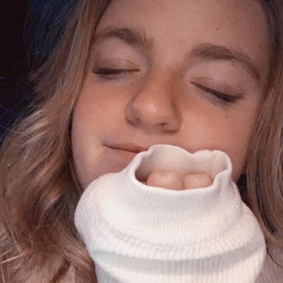 Profile Picture of Samantha Clapper (@samantha_c17) on Poshmark